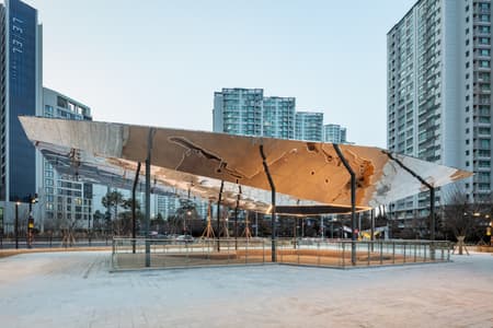 Floating Ground: A Landmark that Disappears